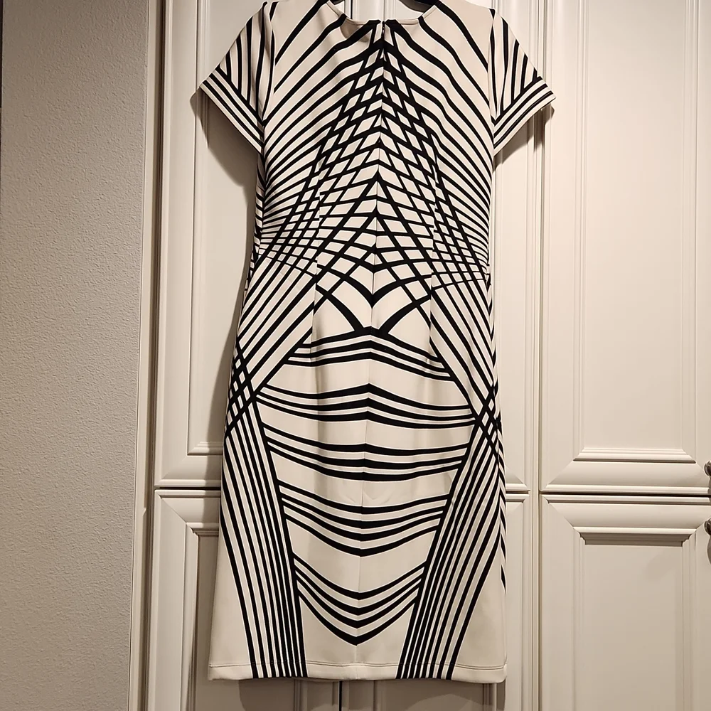 GABBY SKYE | Scuba Geo Print Sheath Dress - Picture 3 of 4